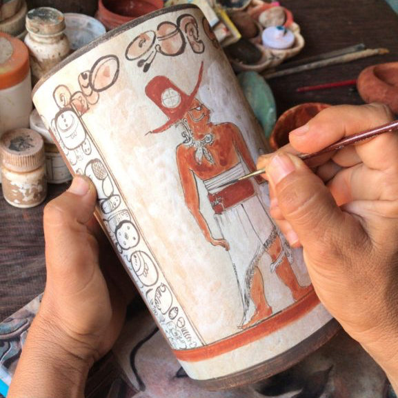 Artist in pre-hispanic vessels