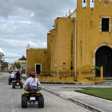 Recorrido en vehículos todo terreno por Izamal