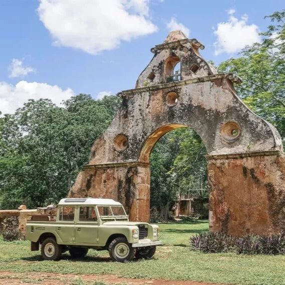 Maya Land Rover Vintage Tour