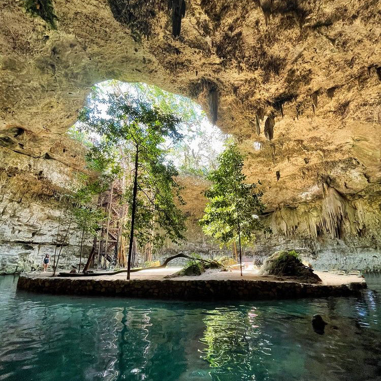 Sac Aua Cenote